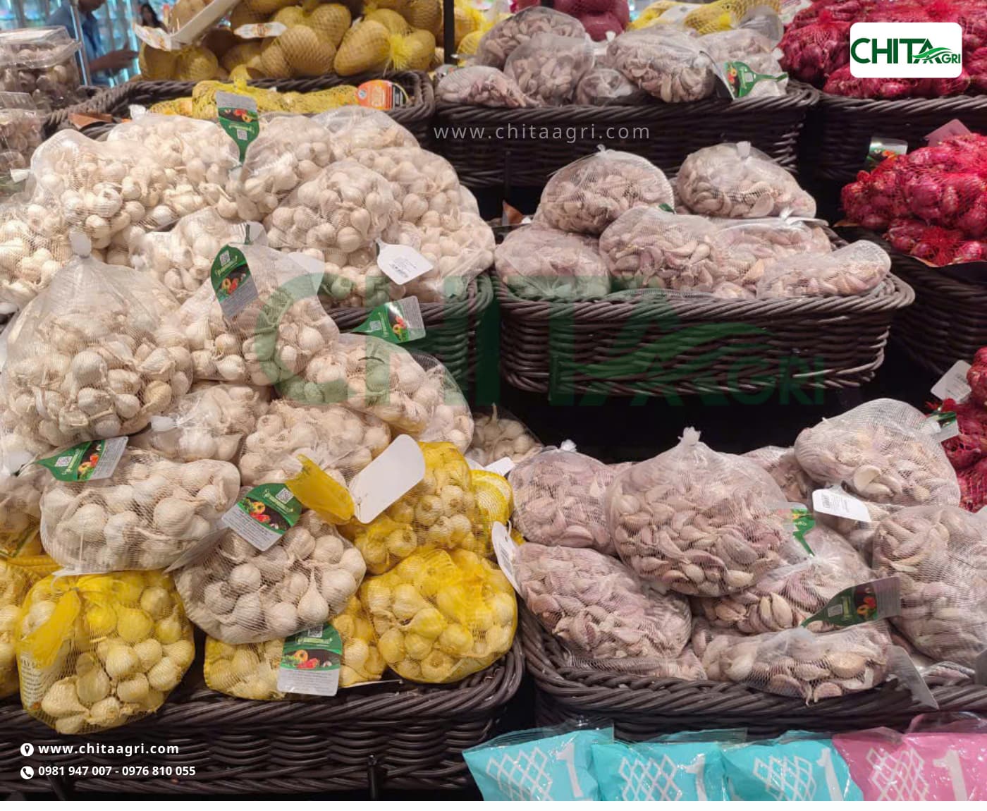 Túi lưới đựng hành tỏi đóng gói sẵn theo trọng lượng, dễ trưng bày và giúp bán nhanh hơn tại quầy.